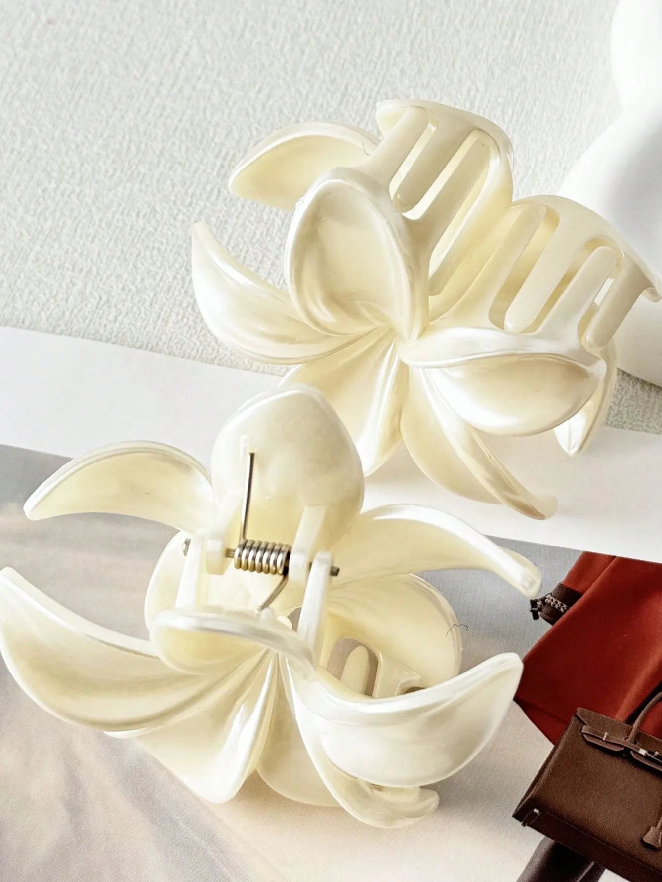 Shiny Egg Flower Hair Claws Set