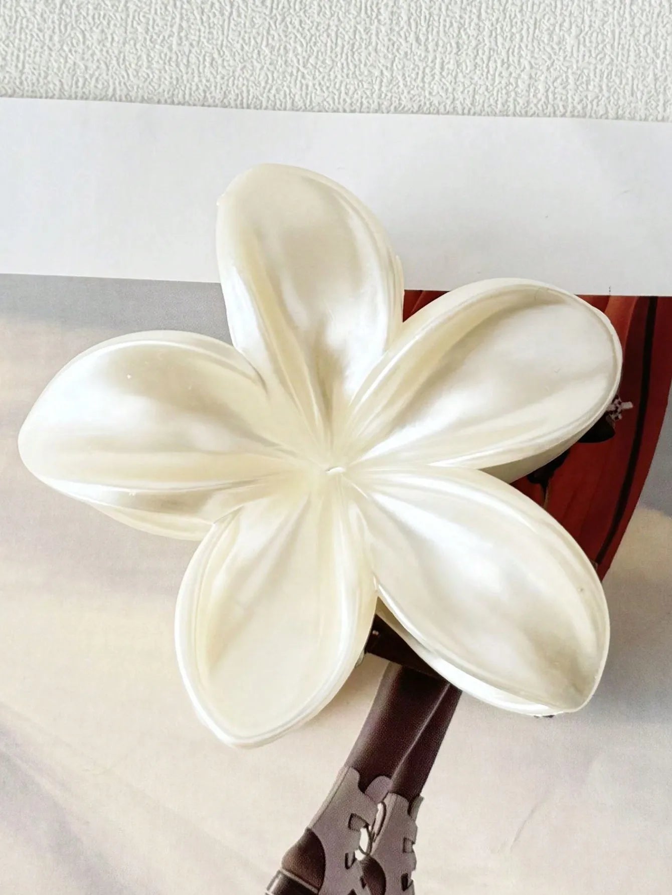 Shiny Egg Flower Hair Claws Set