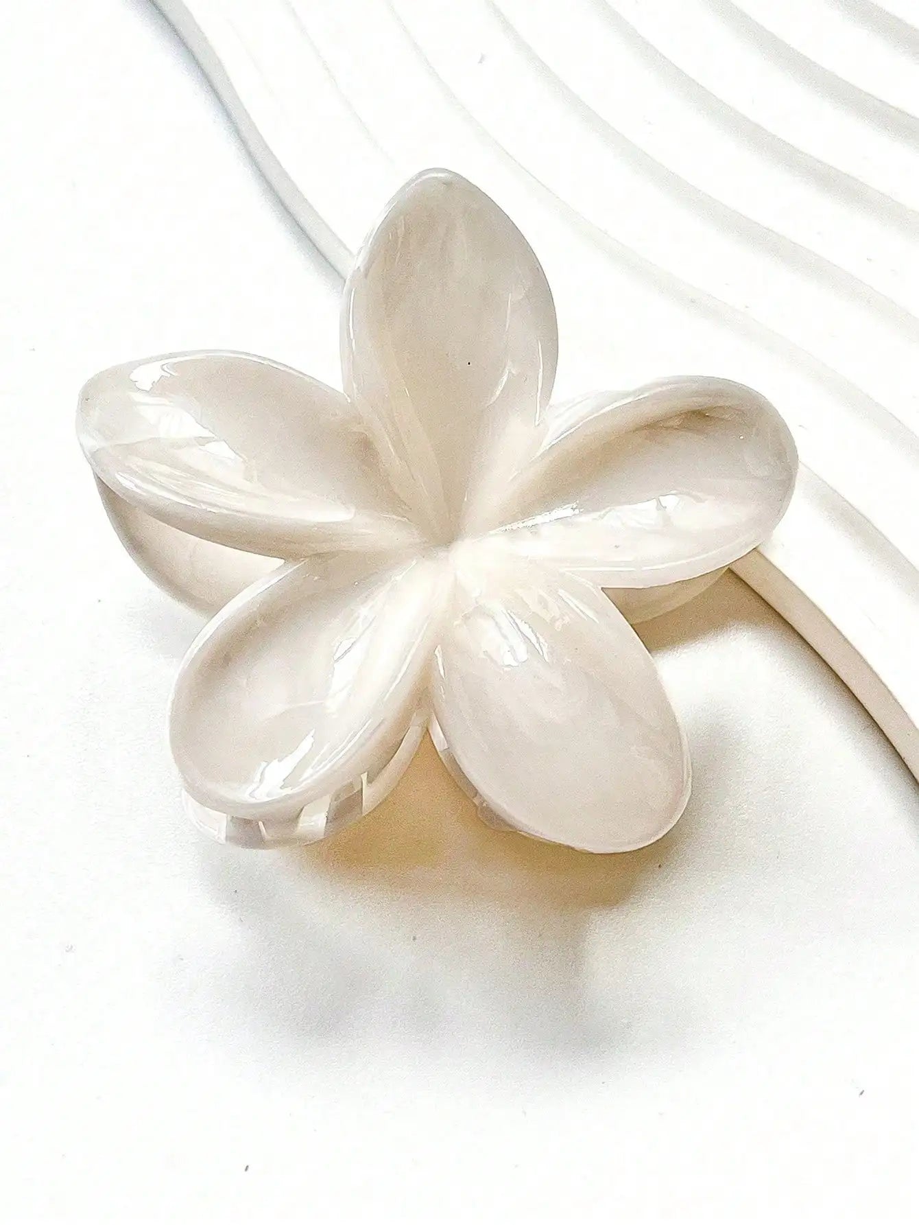 Shiny Egg Flower Hair Claws Set